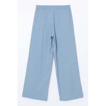 Pantaloni texturati cu croiala ampla