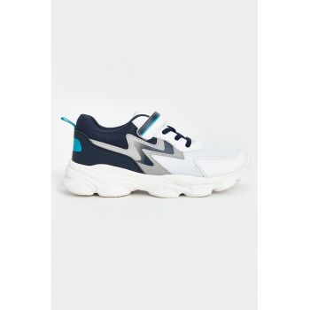 Pantofi sport cu velcro si insertii de plasa