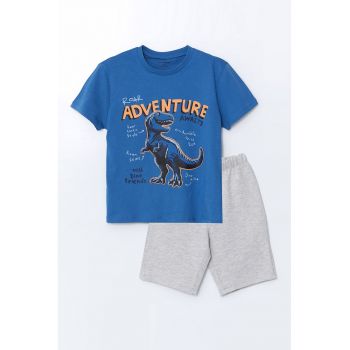 Set de pantaloni scurti de trening si tricou cu imprimeu grafic