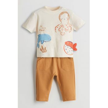 Set de tricou cu imprimeu si pantaloni - 2 piese