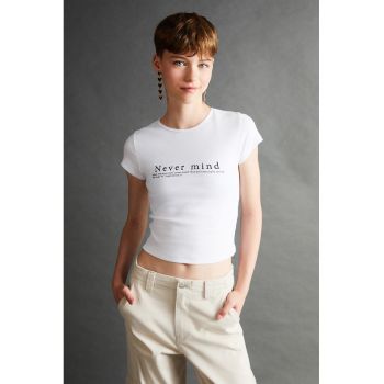 Tricou crop cu imprimeu text