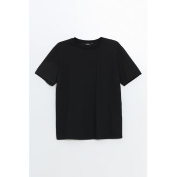 Tricou cu decolteu la baza gatului