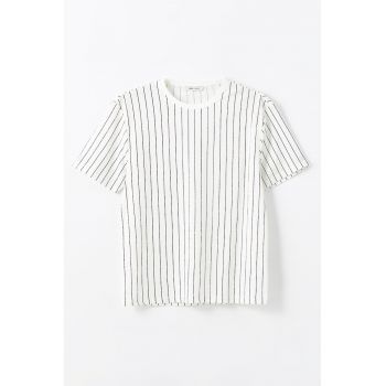 Tricou cu decolteu rotund si model in dungi