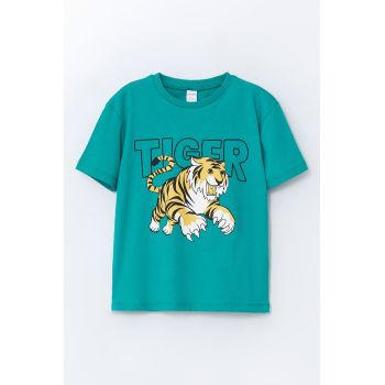 Tricou cu imprimeu si decolteu la baza gatului