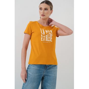 Tricou cu imprimeu text si decolteu rotund