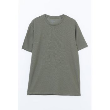 Tricou uni cu decolteu la baza gatului
