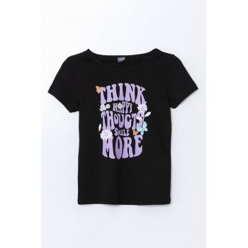 Tricou din bumbac cu decolteu la baza gatului si imprimeu grafic
