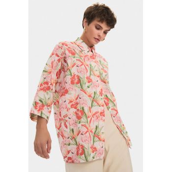 Camasa cu model floral si guler ascutit