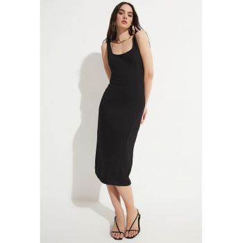 Rochie cambrata cu decolteu patrat