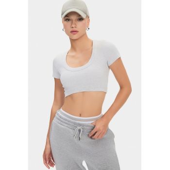 Top crop cu decolteu rotund