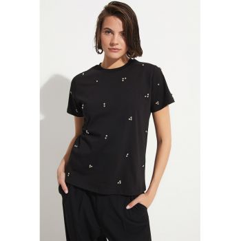 Tricou cu aplicatii cu strasuri
