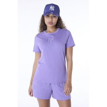 Tricou cu decolteu la baza gatului si monograma brodata