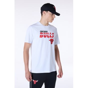 Tricou cu imprimeu si decolteu la baza gatului