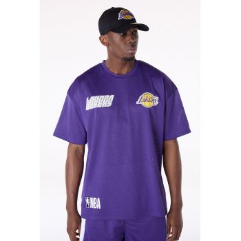Tricou cu perforatii