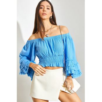 Bluza crop cu decolteu pe umeri