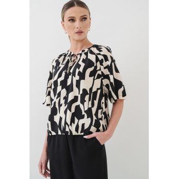 Bluza cu decupaj