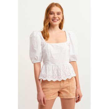 Bluza cu detalii cu perforatii