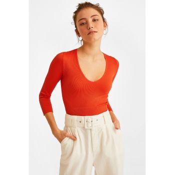 Bluza slim-fit striata cu decolteu in V