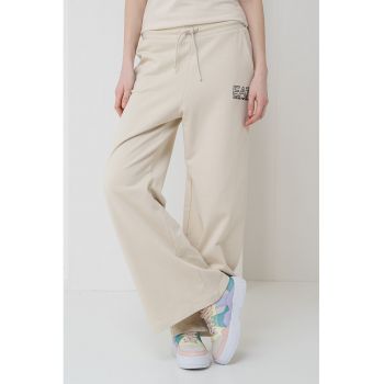 Pantaloni de trening cu croiala ampla si buzunare laterale