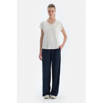 Pantaloni de trening cu croiala dreapta si buzunare