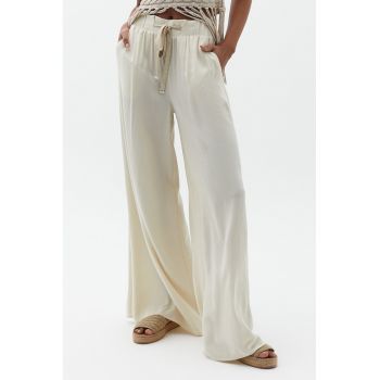 Pantaloni evazati din amestec de lyocell cu buzunare laterale