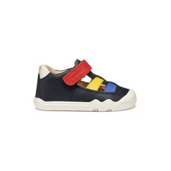Pantofi de piele cu decupaje