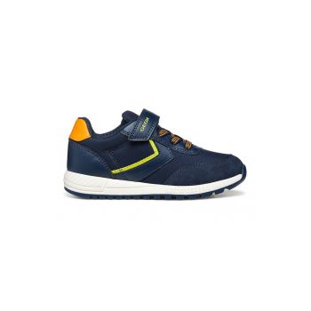 Pantofi sport cu velcro si garnituri de piele intoarsa