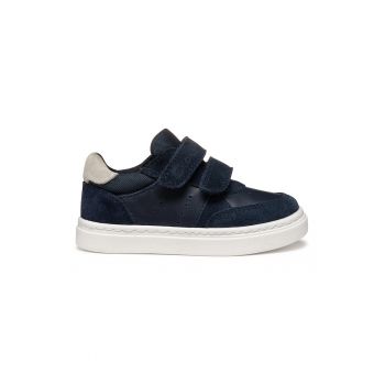 Pantofi sport cu velcro si garnituri din piele intoarsa