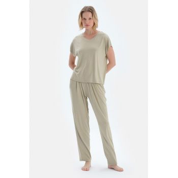 Pijama cu model uni si decolteu in V