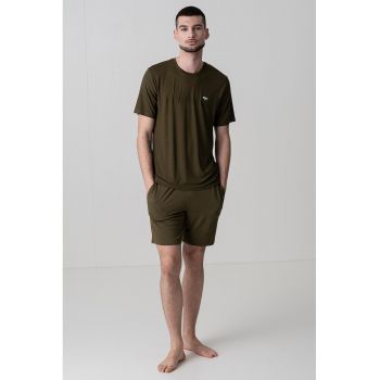 Pijama cu pantaloni scurti si logo pe piept