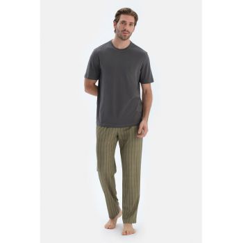 Pijama din bumbac si modal cu decolteu la baza gatului