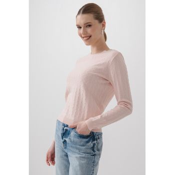 Pulover tricotat fin cu decolteu la baza gatului