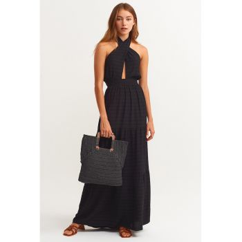 Rochie cu croiala in A si decolteu halter