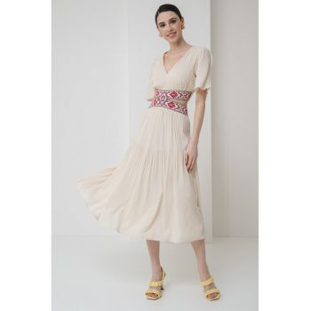 Rochie midi cu croiala evazata si decolteu in V