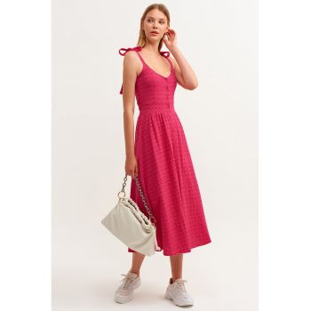 Rochie midi cu croiala in A si model cu perforatii