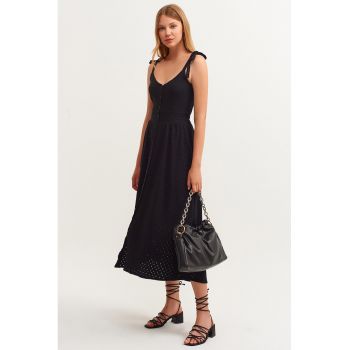 Rochie midi cu croiala in A si model cu perforatii