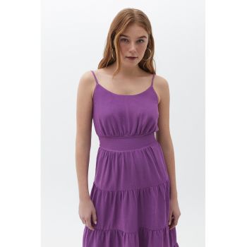Rochie midi cu model cu volane