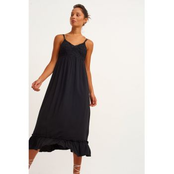 Rochie midi evazata cu decolteu in V si volane