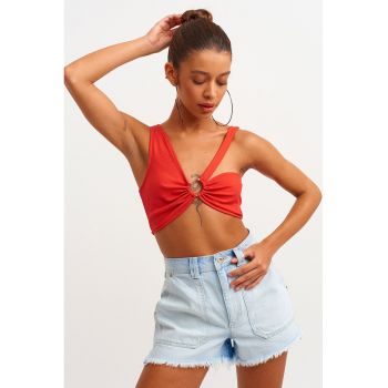Top crop cu detaliu metalic