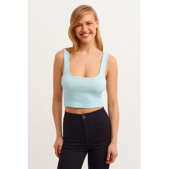 Top crop cu model striat