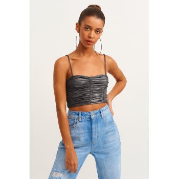 Top crop cu volane