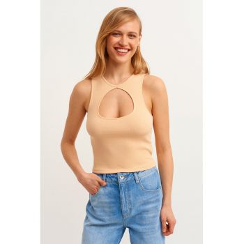 Top cu decupaj frontal