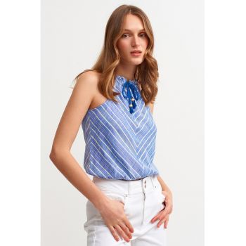 Top cu model in dungi si decolteu cu snur