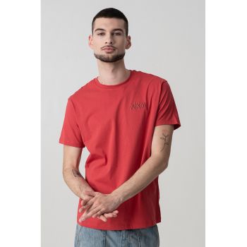 Tricou cu decolteu la baza gatului si logo