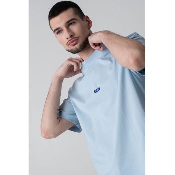 Tricou cu decolteu la baza gatului si logo Nieros