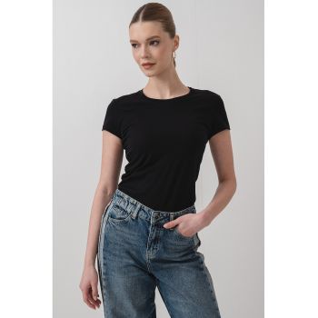 Tricou cu decolteu la baza gatului