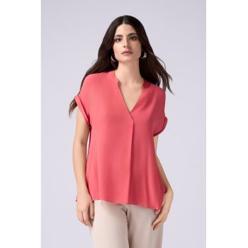 . Tricou cu decupaj in V