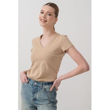 Tricou slim fit cu decolteu in V
