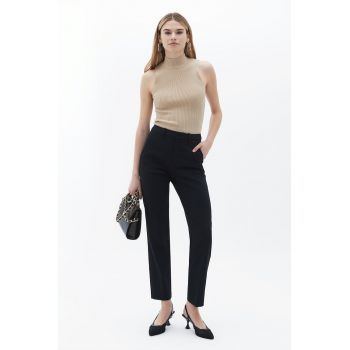 Pantaloni crop cu croiala dreapta
