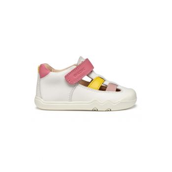 Pantofi de piele cu velcro si decupaje